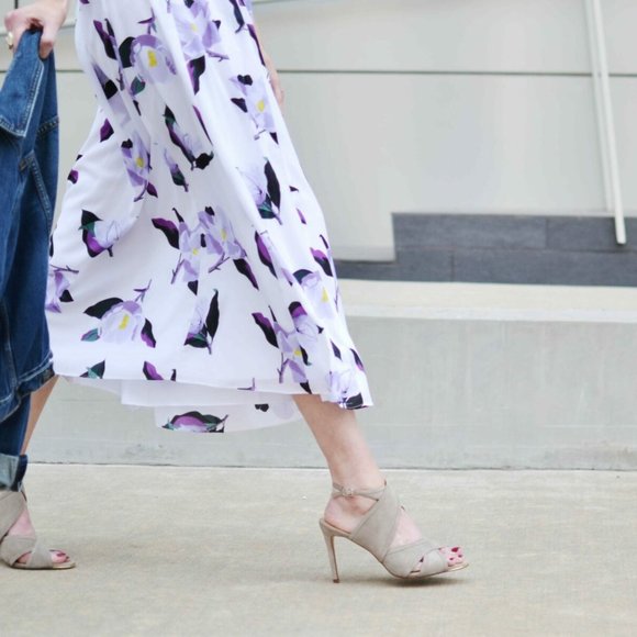 NWOT Banana Republic Light Floral Pattern - Size 4 - Picture 4 of 11